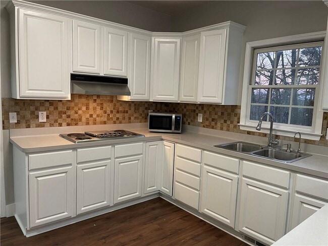Building Photo - 2550 Highland Pointe Dr