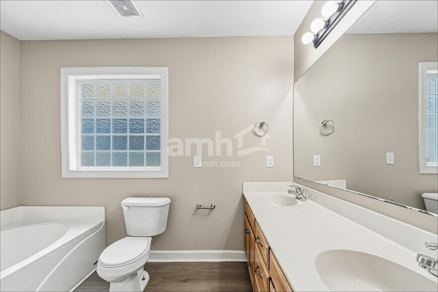 Building Photo - 612 Pointe Clear Dr