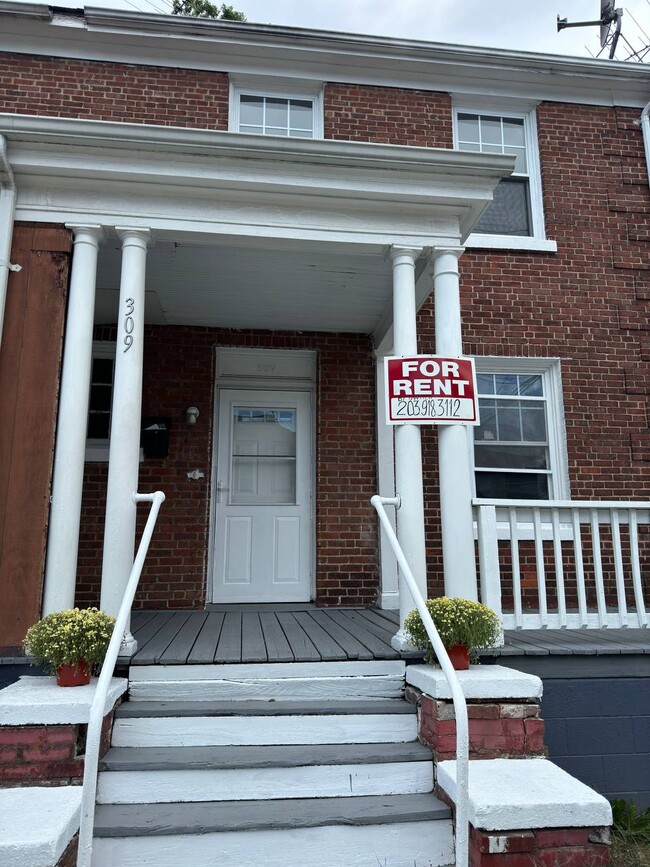Building Photo - 309 East Ave