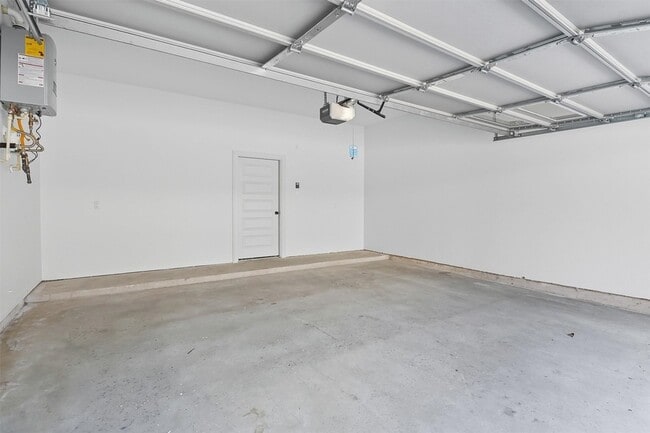 Building Photo - 2927 El Fenice Ln