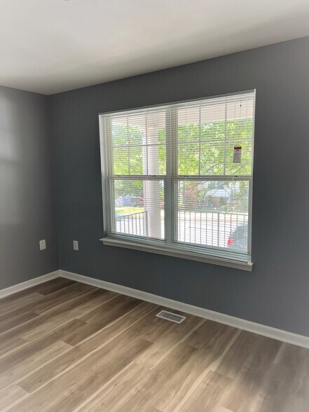 L - 913 Blakney Ln SE