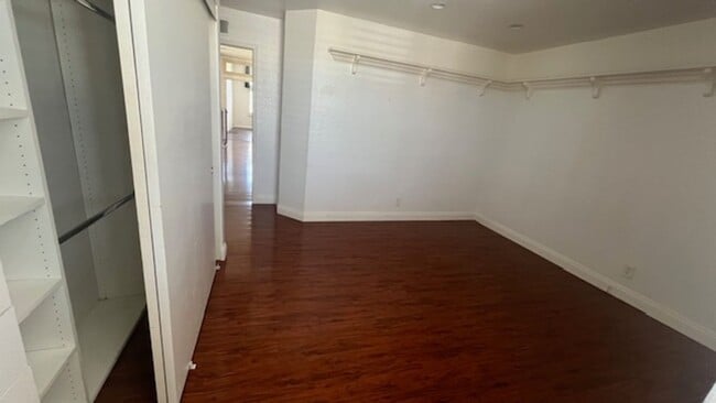 Building Photo - Elegant House in Playa Del ray