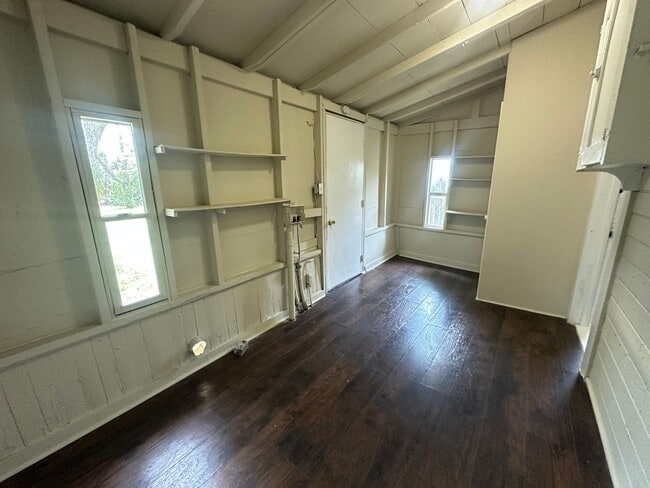 Building Photo - 2112 McKenzie Ave