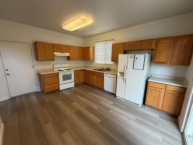 Building Photo - 3 Bedroom 2.5 Bathroom Home in Northwest Reno!