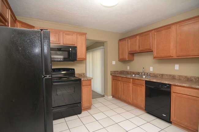 Building Photo - Updated 3 Bedroom 1 Bath Home! Central Tucson Location!