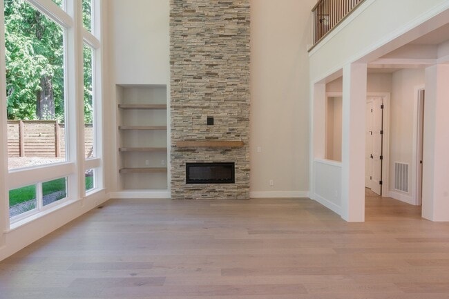 Building Photo - 5Bd/4.25Ba Kirkland House