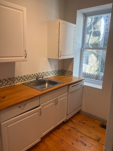 Building Photo - 429 W Bringhurst St