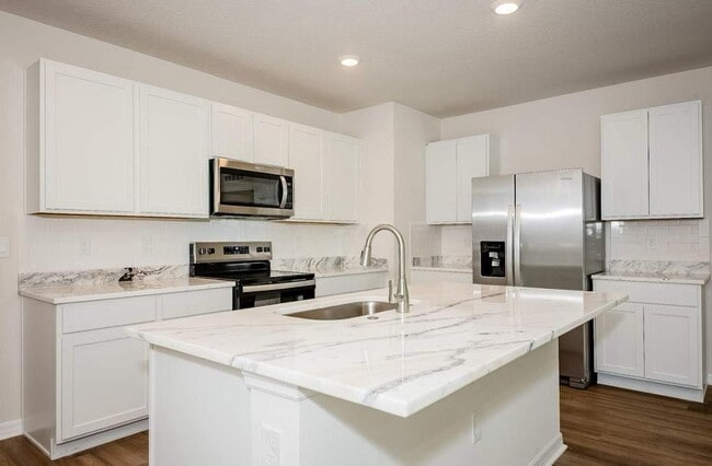 Building Photo - 7912 Majestic Palms Ct