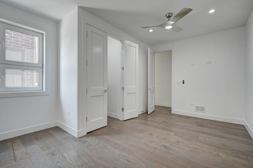 Building Photo - 3008 W Belmont Ave