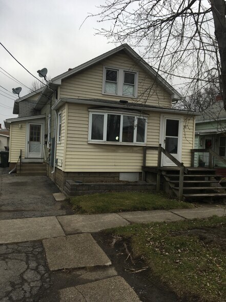 Primary Photo - 96 Schenck St