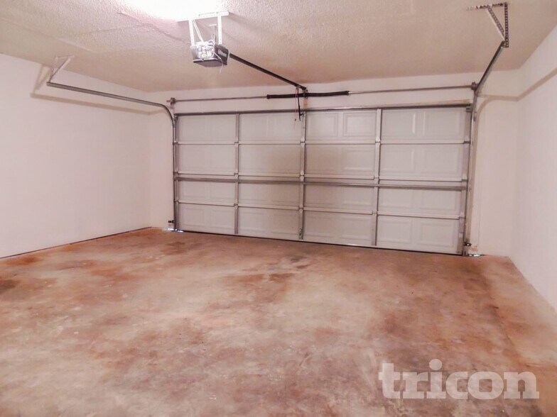 Building Photo - 65 Spring Cir