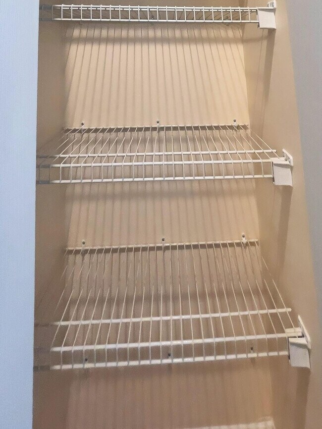 Building Photo - 2343 Vintage Dr