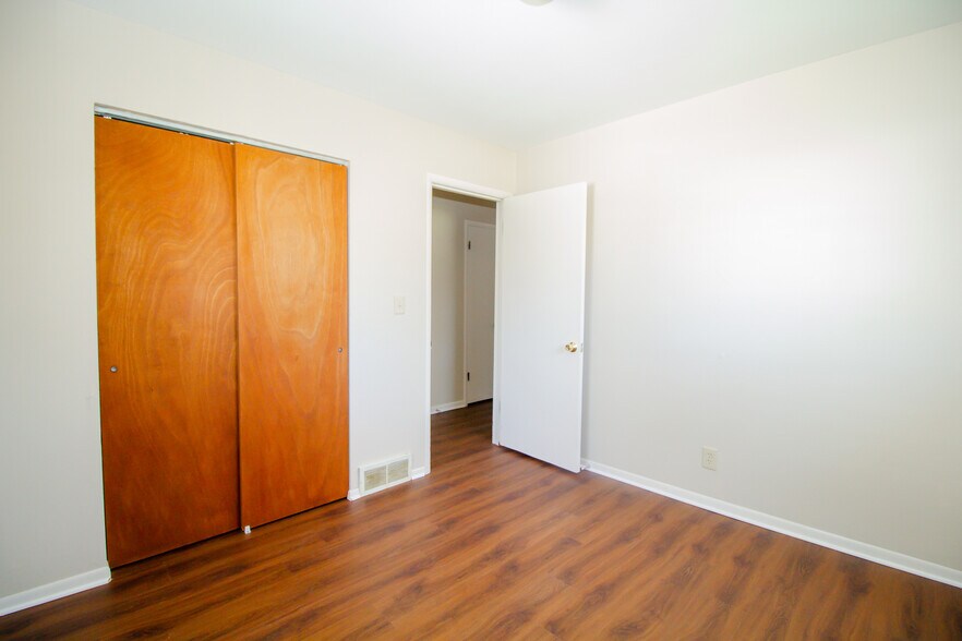 Building Photo - 29 Roseanna Dr