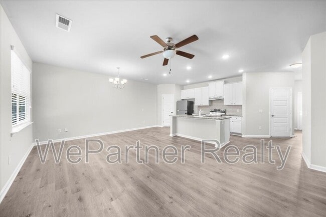 Building Photo - 204 Vickery Ln