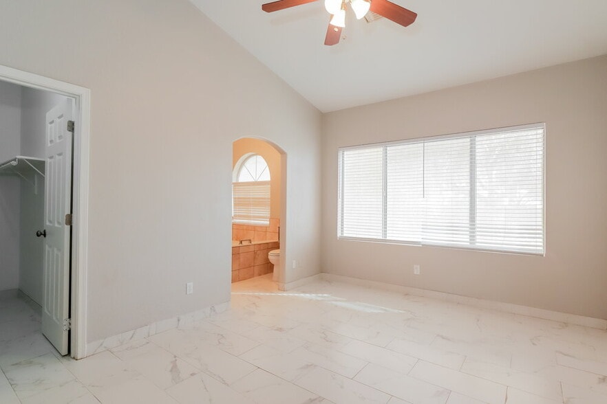 Building Photo - 10132 E Paseo San Bernardo