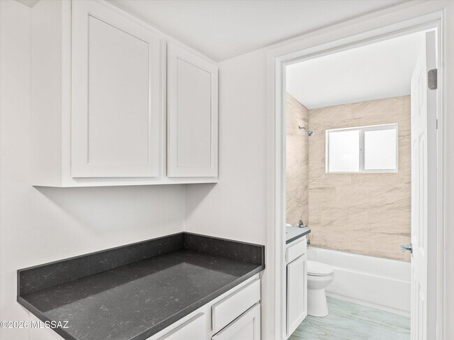 Building Photo - 5725 E 10th St