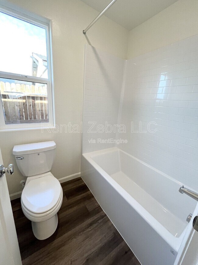 Building Photo - 356 Halisan Ct