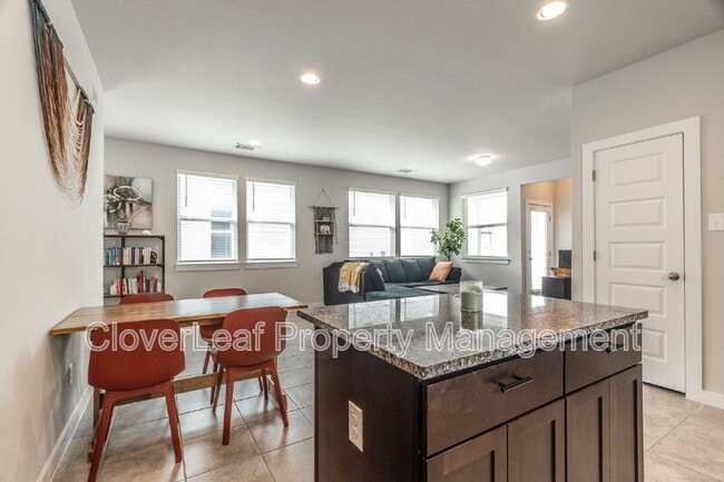 Building Photo - 412 Hortus Dr
