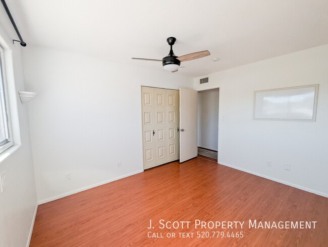 Building Photo - 1618 E Dunbar Dr