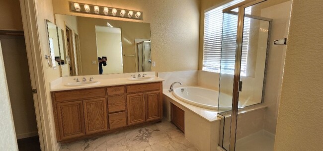Building Photo - Beautiful Ideal Family Home: 3 Bedrooms, 2...