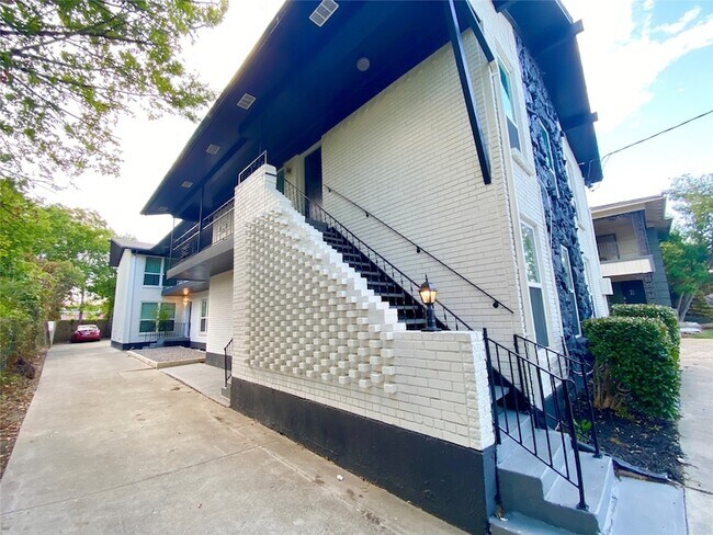 Building Photo - 4811 Live Oak St