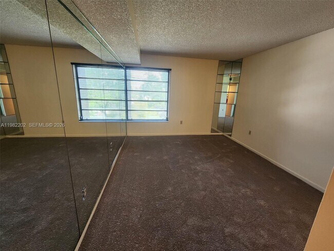 Building Photo - 8827 SW 123rd Ct