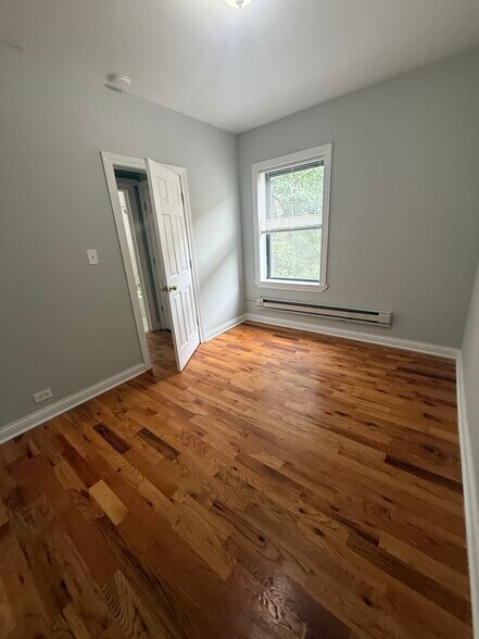 Building Photo - 3732 N Pine Grove Ave