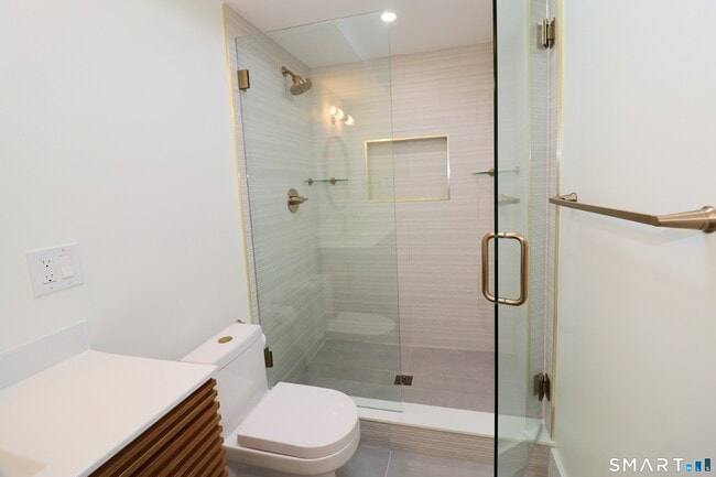 Building Photo - 185 Melba St