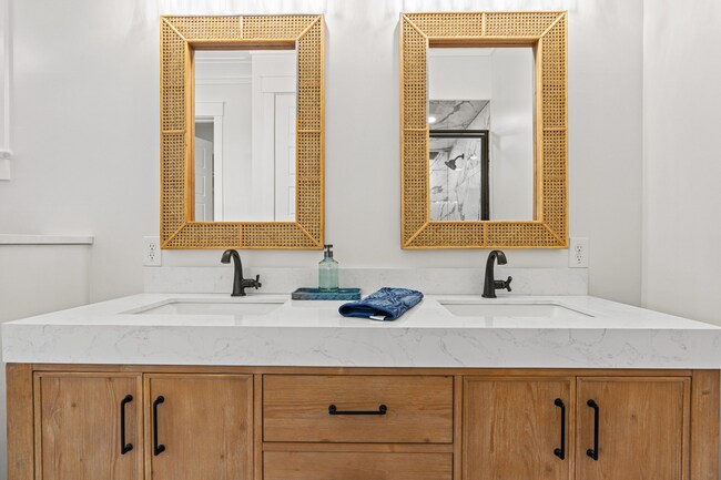 Building Photo - 202 NE 2nd Ave