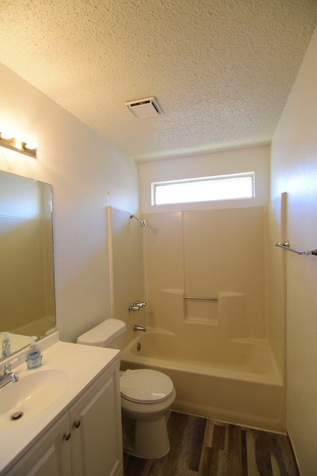 Building Photo - 3702 Valley Forge Dr