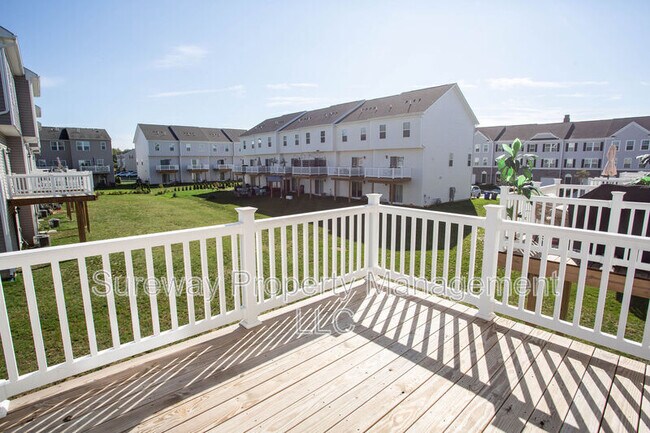 Building Photo - 239 Macoun Way