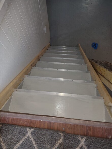 Building Photo - 4437 E Kitridge Rd