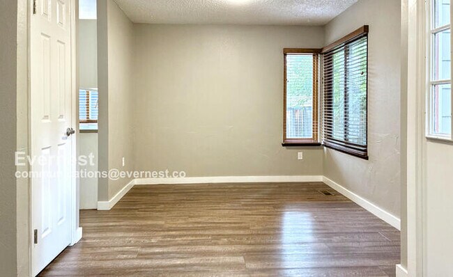 Building Photo - 913 Canosa Ct