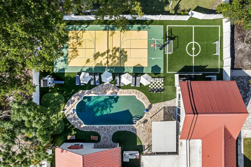 Building Photo - 2349 Kings Point Dr