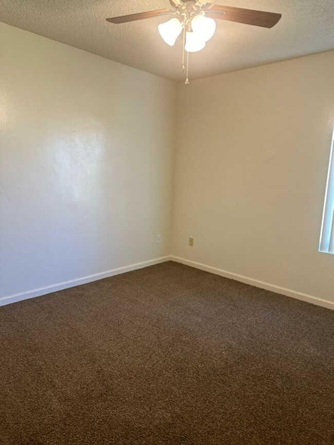 Building Photo - 708 Arvin St