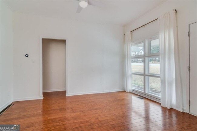 Building Photo - 1756 Dresden Dr