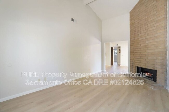 Building Photo - 7423 Willowcreek Dr