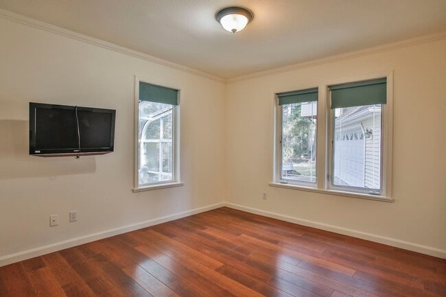 Building Photo - Gorgeous Coupeville Home is Ready for a New Tenant!!!