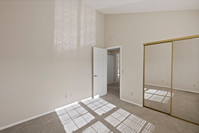 Building Photo - BRIGHT & UPDATED RANCH-STYLE HOME in D-20