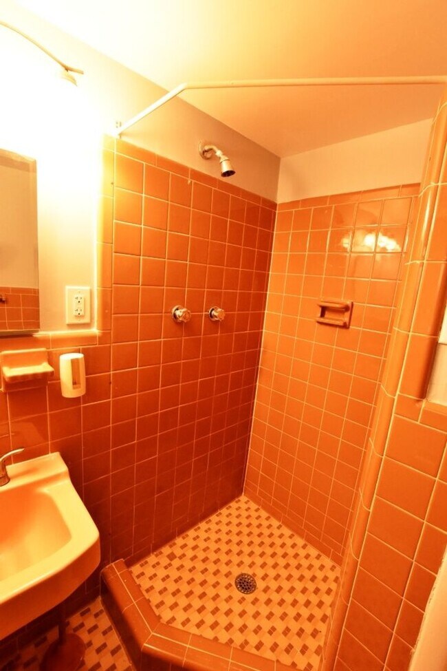 Building Photo - Awesome 4BR, 3BA Close In Bethesda Home With 2 Car Garage!!!