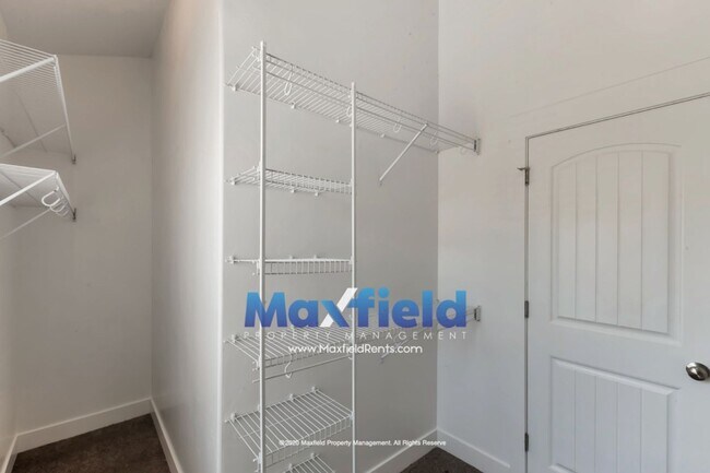 Building Photo - 3 BD + Office 2 BA 2 GA Luxury Townhouse  ...