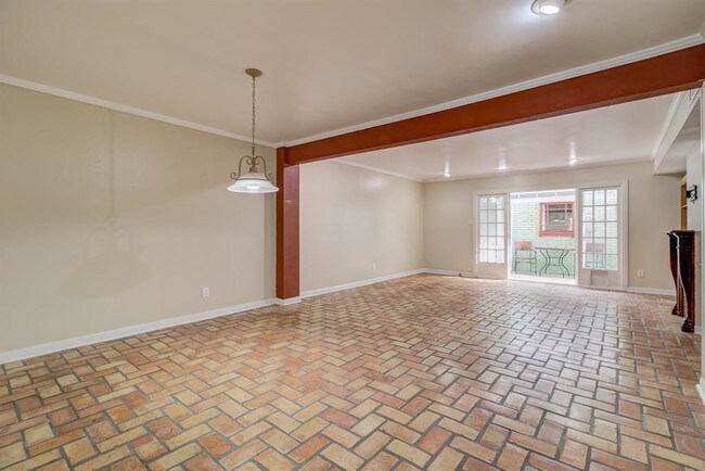 Building Photo - 811 Lovett Blvd