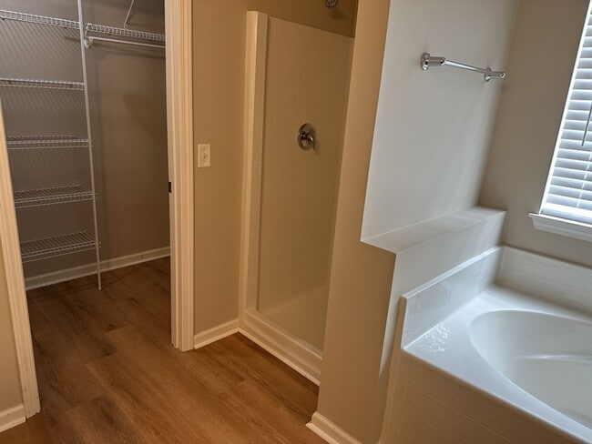 Building Photo - 355 Shady Oak Cir