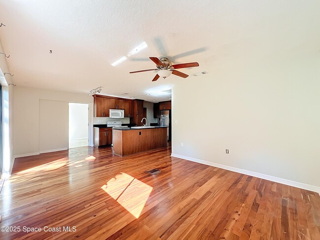 Building Photo - 640 Casa Grande Dr