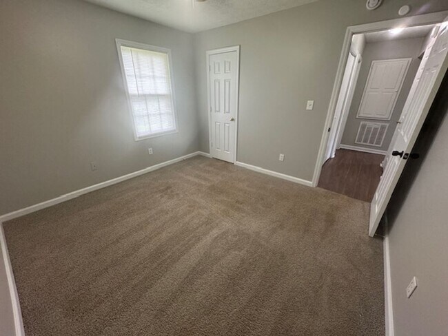 Building Photo - 105 Wynnwood Dr