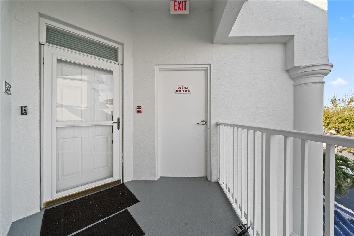 Building Photo - 420 Moore Park Ln