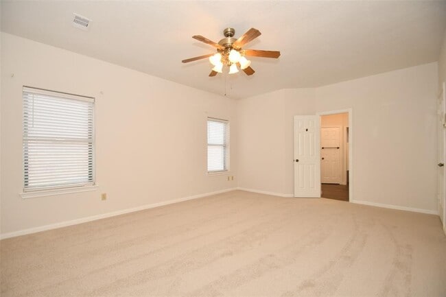 Building Photo - 7614 Club Lake Dr