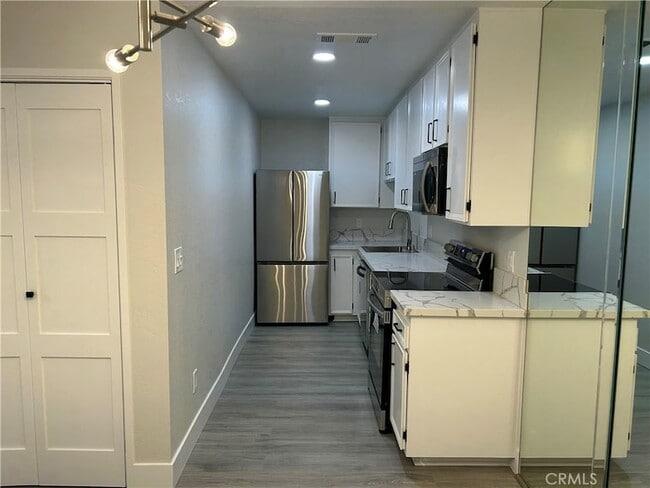 Building Photo - 2801 Los Felices Cir E
