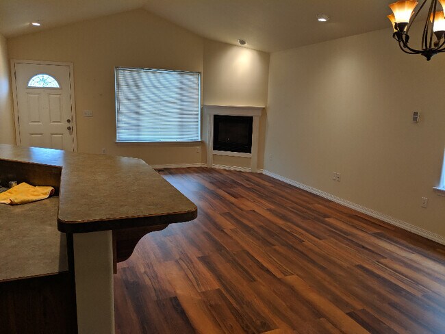 Building Photo - 103 Cally Ln