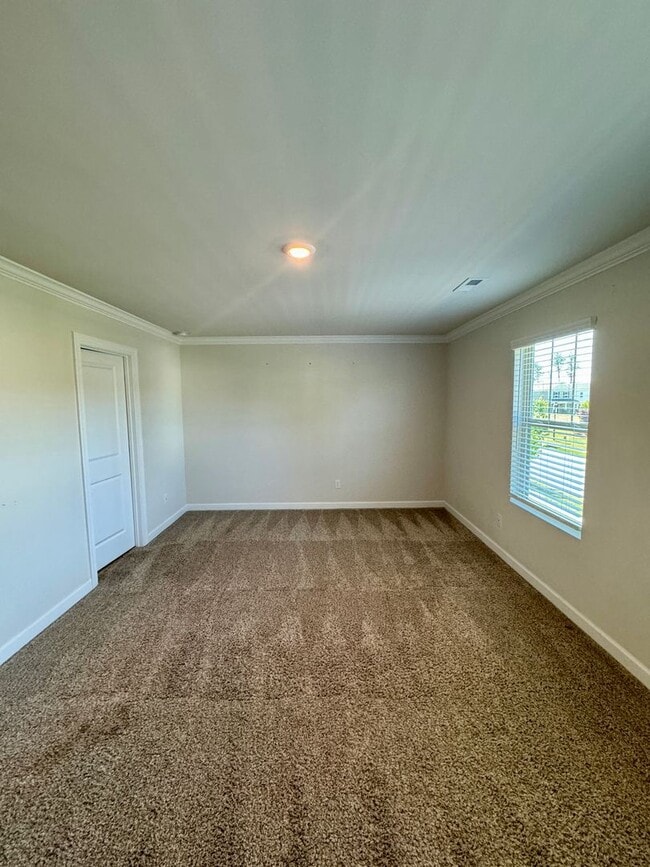 Building Photo - 3BR/2.5BA; Desirable Belmont Location